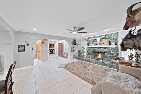 House in Riverview, Florida 6 bedrooms, 353.68 sq.m. № 1832999 - photo 12