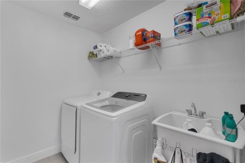 House in Kissimmee, Florida 5 bedrooms, 262.91 sq.m. № 1688414 - photo 9