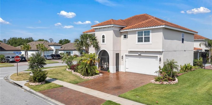Casa en Kissimmee, Florida 5 dormitorios, 262.91 m2 № 1688414