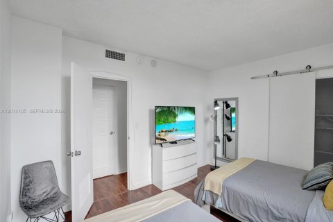 Condominio en venta en Hollywood, Florida, 2 dormitorios, 109.25 m2 № 2076193 - foto 17
