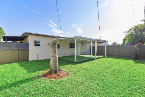 Снять в аренду виллу или дом в Майами-Гарденс, Флорида 3 спальни, 153.29м2, № 1956207 - фото 20