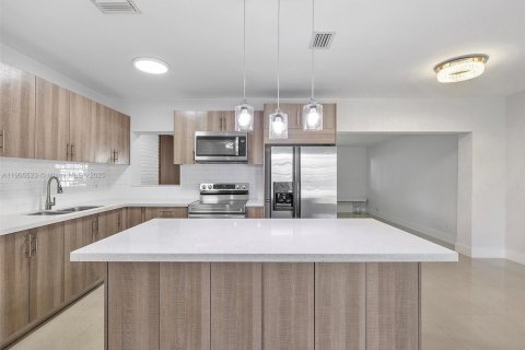 Снять в аренду виллу или дом в Майами-Гарденс, Флорида 3 спальни, 153.29м2, № 1956207 - фото 7