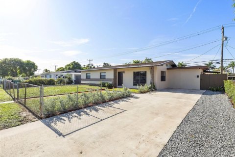 Снять в аренду виллу или дом в Майами-Гарденс, Флорида 3 спальни, 153.29м2, № 1956207 - фото 21