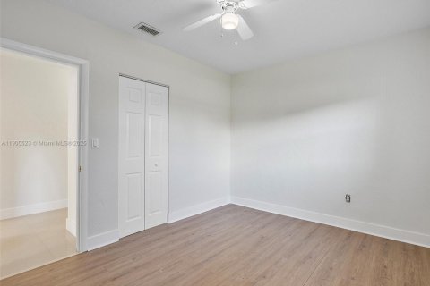 Снять в аренду виллу или дом в Майами-Гарденс, Флорида 3 спальни, 153.29м2, № 1956207 - фото 18