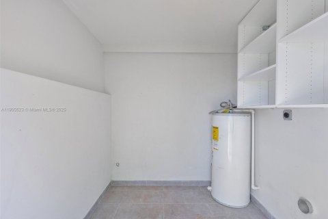 Снять в аренду виллу или дом в Майами-Гарденс, Флорида 3 спальни, 153.29м2, № 1956207 - фото 22