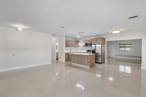 Снять в аренду виллу или дом в Майами-Гарденс, Флорида 3 спальни, 153.29м2, № 1956207 - фото 5
