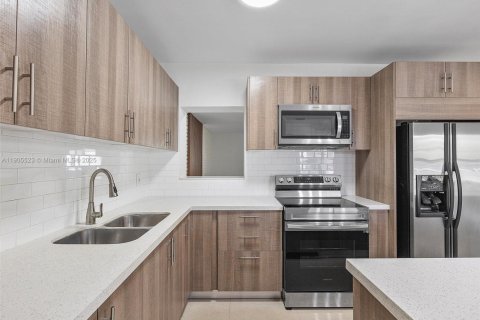 Снять в аренду виллу или дом в Майами-Гарденс, Флорида 3 спальни, 153.29м2, № 1956207 - фото 10