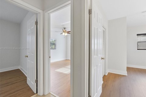 Снять в аренду виллу или дом в Майами-Гарденс, Флорида 3 спальни, 153.29м2, № 1956207 - фото 12