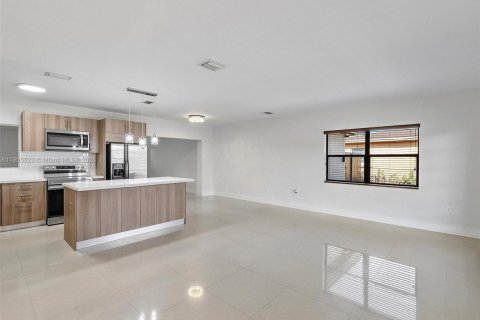 Снять в аренду виллу или дом в Майами-Гарденс, Флорида 3 спальни, 153.29м2, № 1956207 - фото 6