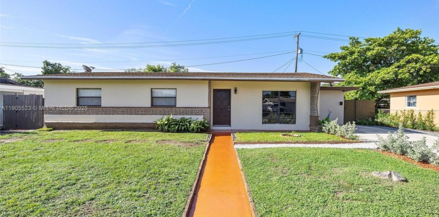 Дом в Майами-Гарденс, Флорида 3 спальни, 153.29м2 № 1956207