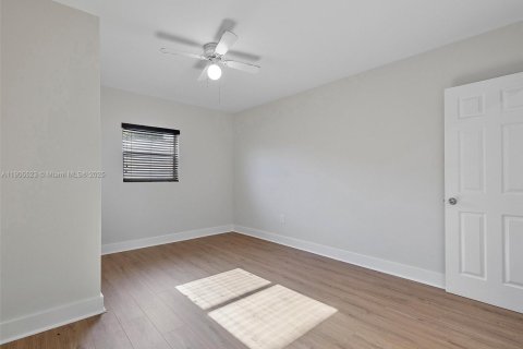 Снять в аренду виллу или дом в Майами-Гарденс, Флорида 3 спальни, 153.29м2, № 1956207 - фото 13