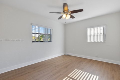 Снять в аренду виллу или дом в Майами-Гарденс, Флорида 3 спальни, 153.29м2, № 1956207 - фото 16