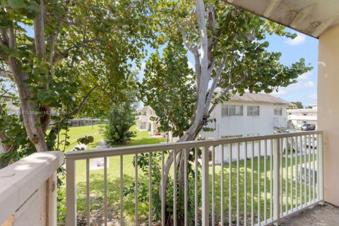 Снять в аренду кондоминиум в Майами, Флорида 2 спальни, 67.82м2, № 1944612 - фото 20