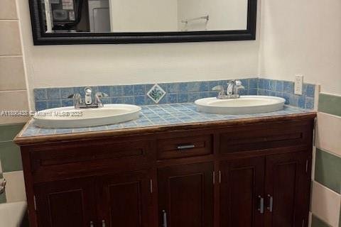 Снять в аренду кондоминиум в Майами, Флорида 2 спальни, 67.82м2, № 1944612 - фото 3
