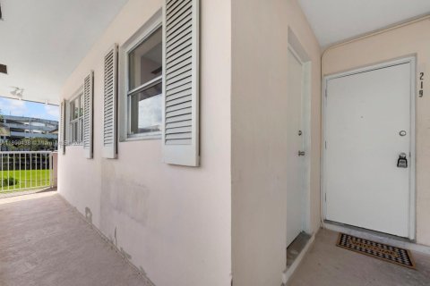 Снять в аренду кондоминиум в Майами, Флорида 2 спальни, 67.82м2, № 1944612 - фото 23