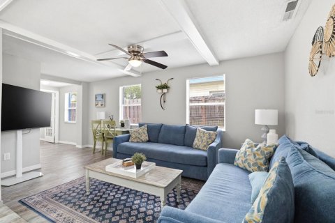 House in Indian Rocks Beach, Florida 2 bedrooms, 106.65 sq.m. № 2109994 - photo 8