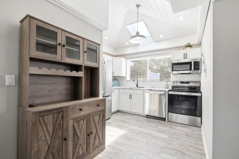 House in Indian Rocks Beach, Florida 2 bedrooms, 106.65 sq.m. № 2109994 - photo 12