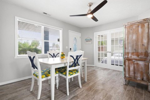 House in Indian Rocks Beach, Florida 2 bedrooms, 106.65 sq.m. № 2109994 - photo 7