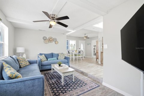 House in Indian Rocks Beach, Florida 2 bedrooms, 106.65 sq.m. № 2109994 - photo 10