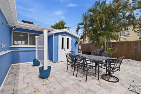 House in Indian Rocks Beach, Florida 2 bedrooms, 106.65 sq.m. № 2109994 - photo 27
