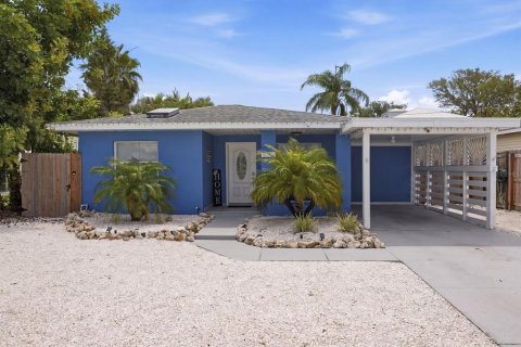 House in Indian Rocks Beach, Florida 2 bedrooms, 106.65 sq.m. № 2109994 - photo 4