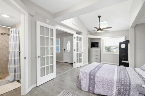 House in Indian Rocks Beach, Florida 2 bedrooms, 106.65 sq.m. № 2109994 - photo 24