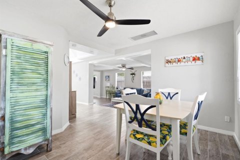 House in Indian Rocks Beach, Florida 2 bedrooms, 106.65 sq.m. № 2109994 - photo 6