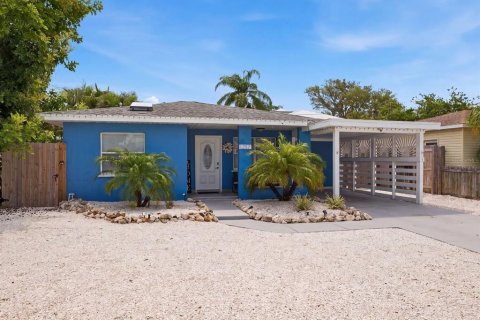 House in Indian Rocks Beach, Florida 2 bedrooms, 106.65 sq.m. № 2109994 - photo 3