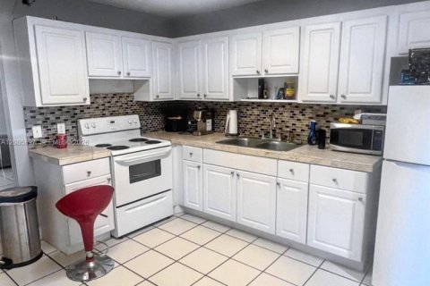 Touwnhouse à louer à Lake Worth, Floride: 2 chambres, 83.61 m2 № 2173579 - photo 2