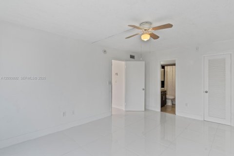 Condo in Bay Harbor Islands, Florida, 1 bedroom  № 2067641 - photo 20