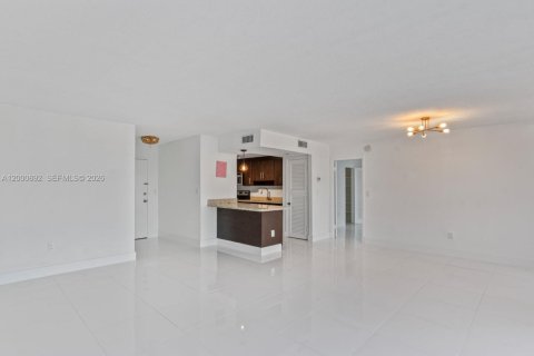 Condo in Bay Harbor Islands, Florida, 1 bedroom  № 2067641 - photo 17
