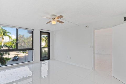 Condo in Bay Harbor Islands, Florida, 1 bedroom  № 2067641 - photo 21