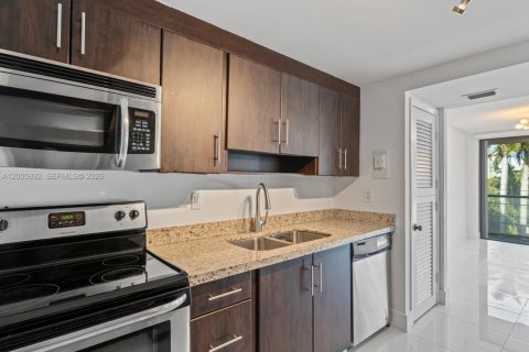 Condo in Bay Harbor Islands, Florida, 1 bedroom  № 2067641 - photo 4