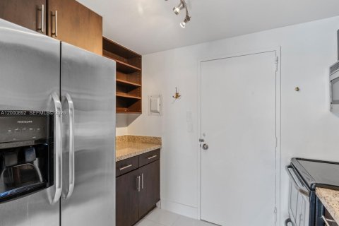 Condo in Bay Harbor Islands, Florida, 1 bedroom  № 2067641 - photo 3