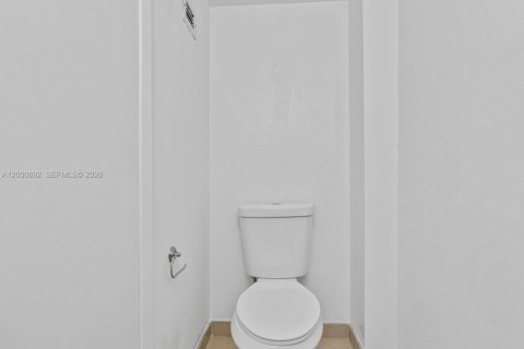 Condo in Bay Harbor Islands, Florida, 1 bedroom  № 2067641 - photo 25