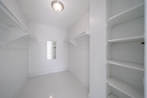 Condo in Bay Harbor Islands, Florida, 1 bedroom  № 2067641 - photo 16