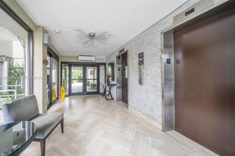 Condo in Bay Harbor Islands, Florida, 1 bedroom  № 2067641 - photo 5