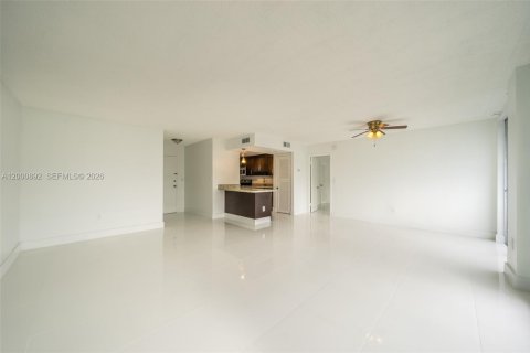 Condo in Bay Harbor Islands, Florida, 1 bedroom  № 2067641 - photo 11