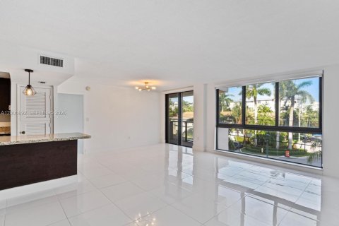 Condo in Bay Harbor Islands, Florida, 1 bedroom  № 2067641 - photo 13