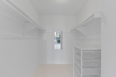 Condo in Bay Harbor Islands, Florida, 1 bedroom  № 2067641 - photo 24