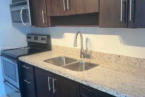 Condo in Bay Harbor Islands, Florida, 1 bedroom  № 2067641 - photo 7