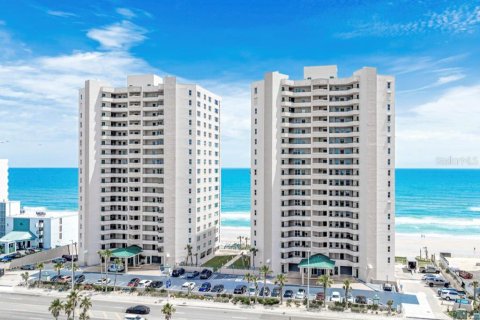Condo in Daytona Beach, Florida, 3 bedrooms № 2152350