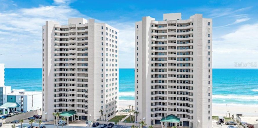 Condo in Daytona Beach, Florida, 3 bedrooms № 2152350
