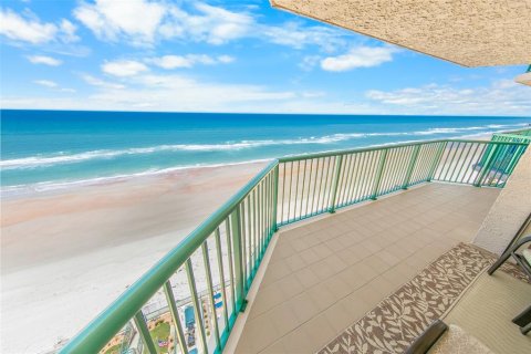 Condo in Daytona Beach, Florida, 3 bedrooms № 2152350 - photo 22
