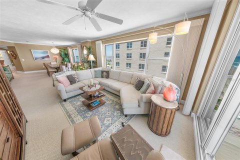 Condo in Daytona Beach, Florida, 3 bedrooms № 2152350 - photo 10