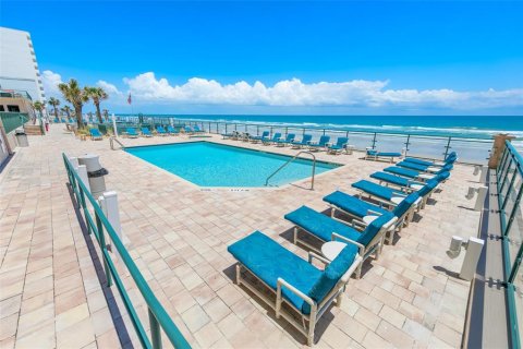 Condo in Daytona Beach, Florida, 3 bedrooms № 2152350 - photo 30