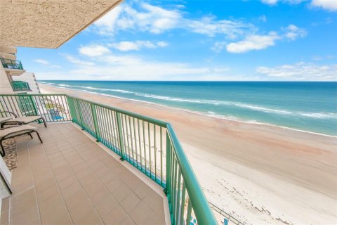 Condo in Daytona Beach, Florida, 3 bedrooms № 2152350 - photo 21