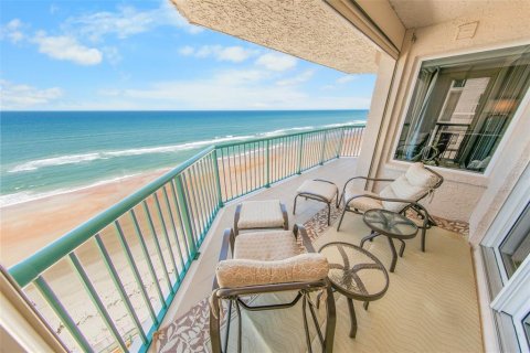 Condo in Daytona Beach, Florida, 3 bedrooms № 2152350 - photo 7