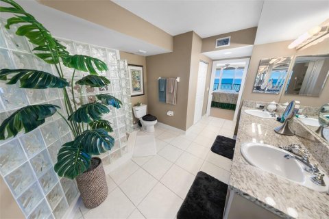 Condo in Daytona Beach, Florida, 3 bedrooms № 2152350 - photo 27