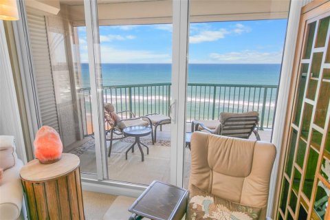 Condo in Daytona Beach, Florida, 3 bedrooms № 2152350 - photo 6